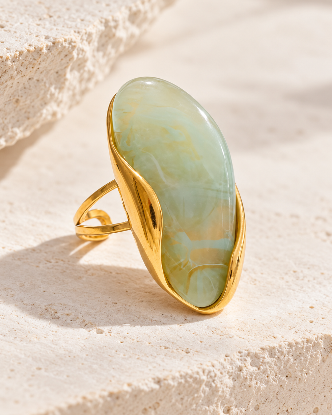 Anillo Isabella de Hanalima: oval grande con piedra jade verde