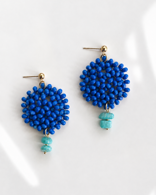 Pendientes Bruna azul cobalto con piezas turquesa colgantes